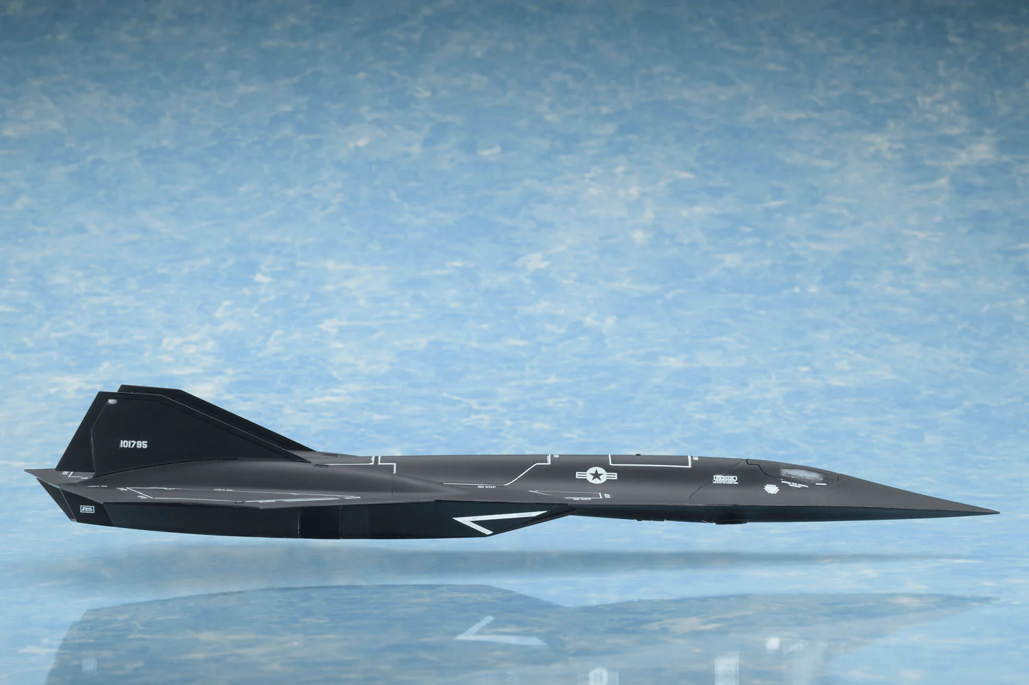 1/72 Scale Darkstar Plastic Model Kit - Image 9