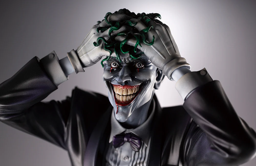 BATMAN: THE KILLING JOKE THE JOKER ARTFX STATUE - Image 6
