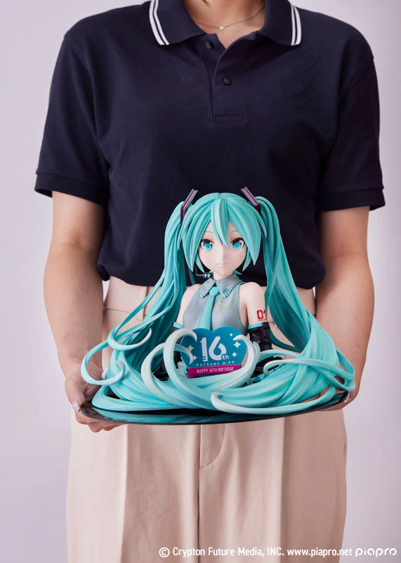 Hatsune Miku 16th Anniversary Bust Figure - Image 9