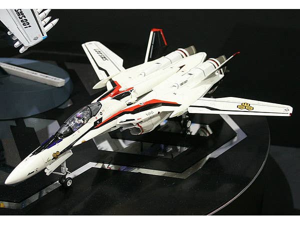 [24] 1:72 VF-25F/S MESSIAH MACROSS FRONTIER - Image 2