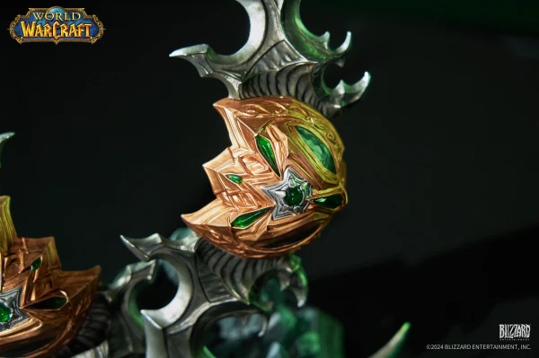 World of Warcraft 20th Anniversary Warglaives of Azzinoth Collector's Edition Replica - Image 5