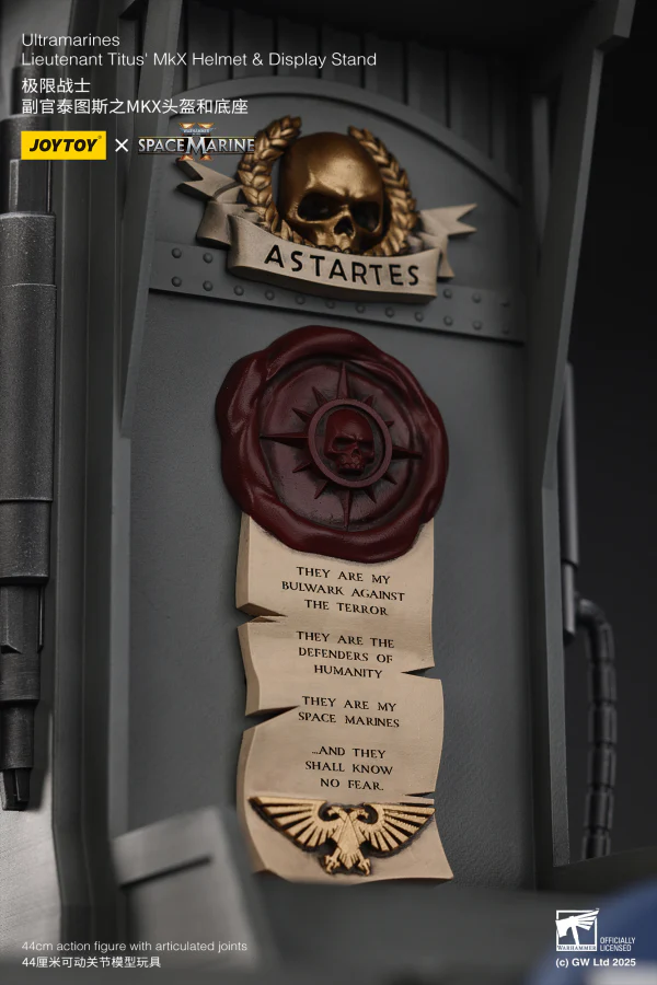 Ultramarines Lieutenant Titus' MKX Helmet & Display Stand - Image 2