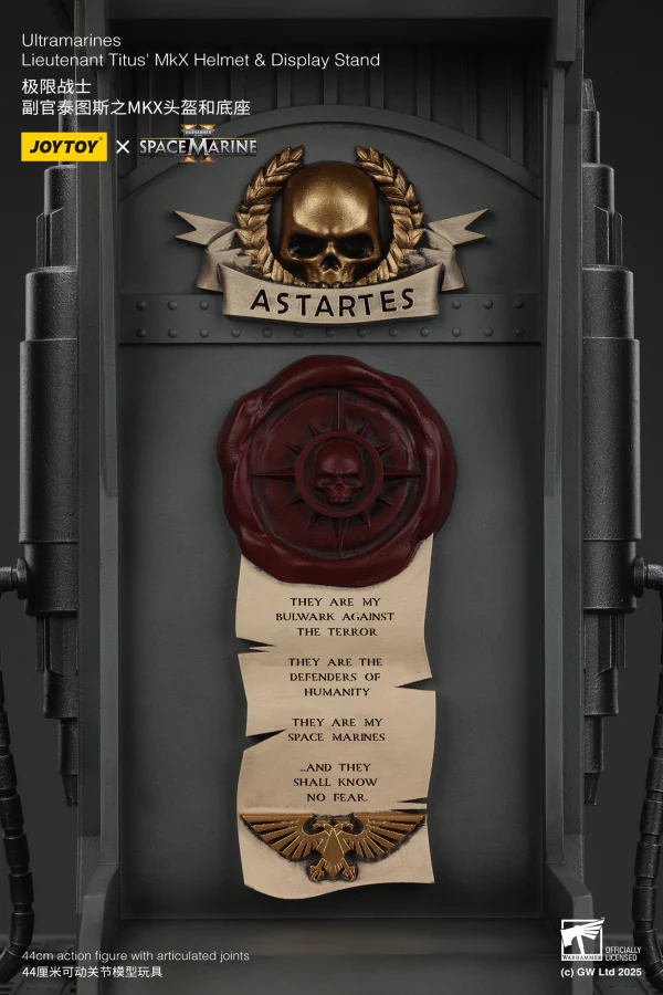 Ultramarines Lieutenant Titus' MKX Helmet & Display Stand - Image 3