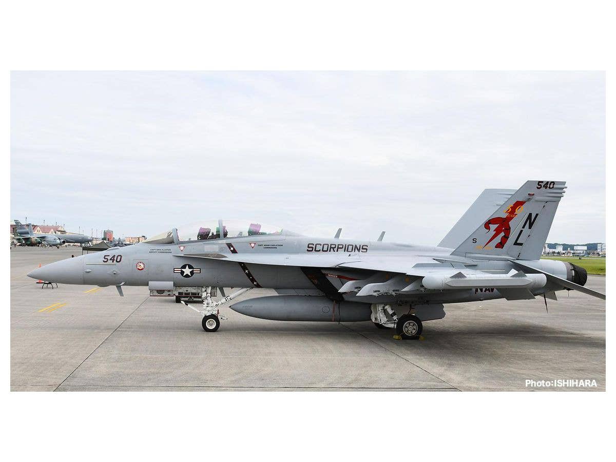 Platz 1/48 Us Navy Electronic Warefare Aircraft EA-18G Growler VAQ-132 Scorpions - Image 2