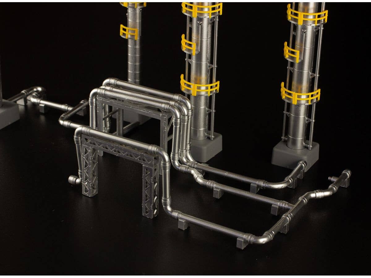 1/150 scale structure kit (Fractionating columns) - Image 4