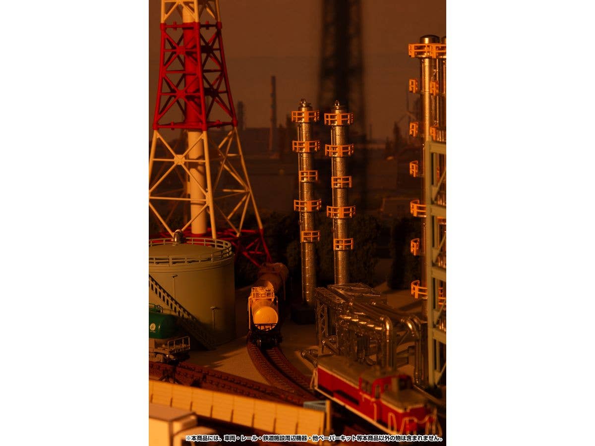 1/150 scale structure kit (Fractionating columns) - Image 9