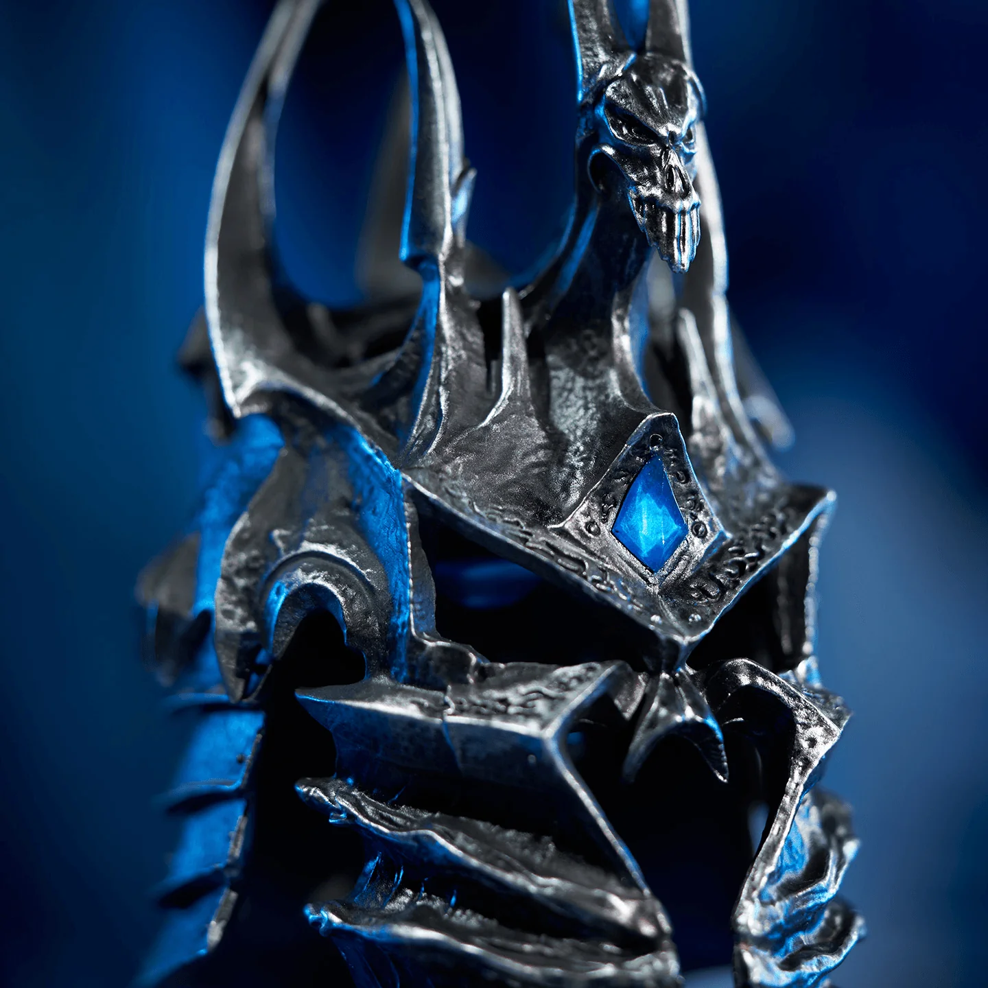World of Warcraft® Helm of Domination Collector’s Edition Replica - Image 7