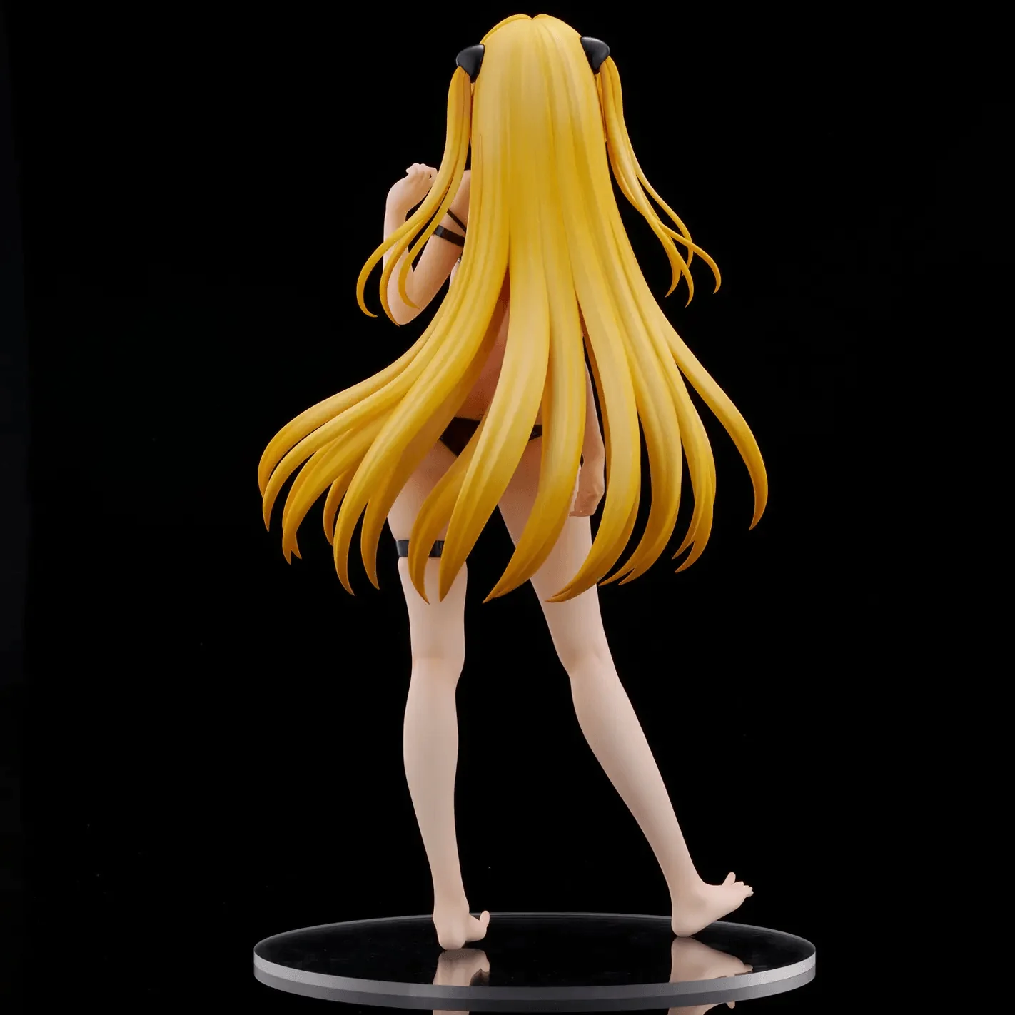 To LOVE-Ru Darkness Swimsuit Series “Golden Darkness” 1/4 Scale Figure - Image 6